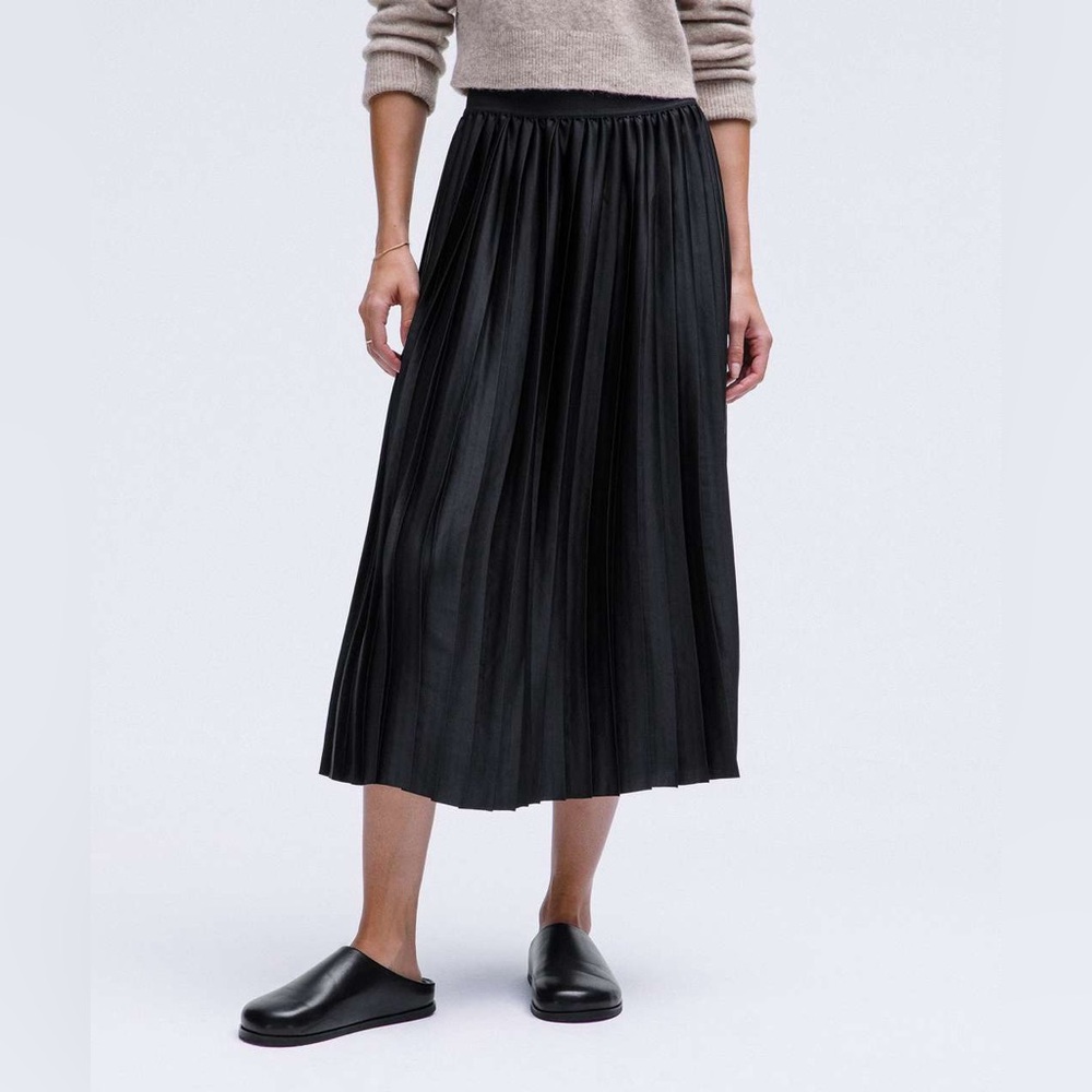 NWT Lululemon Pleated Black Satin Midi Skirt $148 Retail